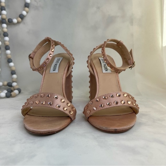 STEVE MADDEN Women’s Maeryn Pink Blush Satin Jeweled StuddedHeels sz 6 - Picture 2 of 10